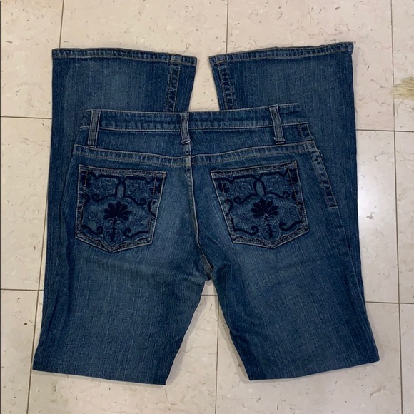 B D Bluejeans, boot leg, low waist. Size 28 - Picture 3 of 5